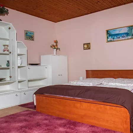 Holiday In 19300 Ferienhaus